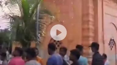 लंभुआ: सुलतानपुर जिले में लंभुआ के प्राचीन शिव मंदिर पर भंडारे जलाभिषेक के बाद हजारों श्रद्धालु पहुंचे, प्रसाद ग्रहण किया