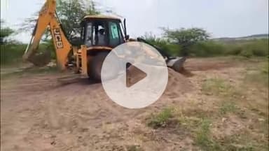 पीपलदा: इटावा उपखण्ड क्षेत्र के पार्वती नदी से अवैध बजरी के भंडारण के रास्ते को पीला पंजा चलाकर किया गया खुर्द बुर्द