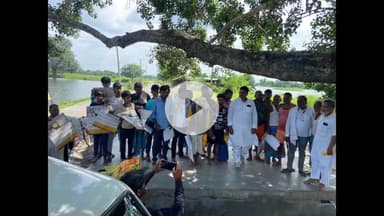 मदनपुर: जन सुराज के नेता तजमुल खान ने पिरवा पंचायत के कई गांवों में जाकर लोगों को दिया निमंत्रण