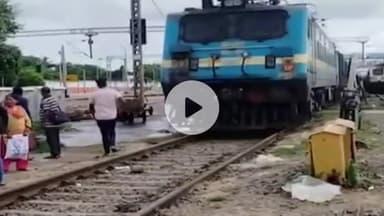 ଜଟଣୀ: ଖୋର୍ଦ୍ଧା ରୋଡ଼ ରେଳ ଷ୍ଟେସନରେ ଗୋଟିଏ ଟ୍ରାକରେ ୨ଟି ଟ୍ରେନ, ଅଳ୍ପକେ ବର୍ତ୍ତିଲା ବଡ଼ ଦୁର୍ଘଟଣା