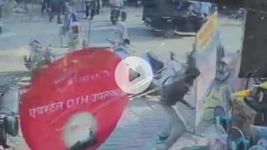 बस स्टैंड के पास दुकान कर्मचारी और निगम के अतिक्रमण दस्ते में मारपीट, वीडियो वायरल