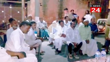 धनौरा: गजरौला : गजरौला के ग्राम शहबाजपुर डोर में मंडी धनौरा co अंजलि कटारिया जनता को कानून के बारे में समझती हुई नजर आई