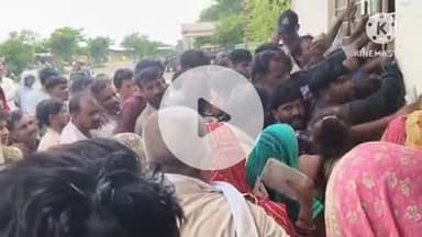 खुरई: उपज मंडी में खाद के लिए रात 8 बजे तक किसानों में मारामारी, सैकड़ों को नहीं मिला खाद