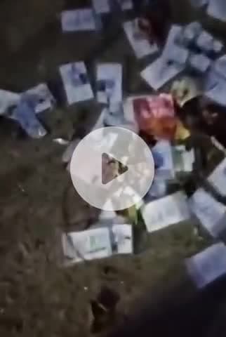 टीकमगढ़: टीकमगढ़ में केंद्रीय मंत्री के बंगले के पास मिले 43 वोटर कार्ड, जलाने का प्रयास विफल, पटवारी ने किया ज़ब्त