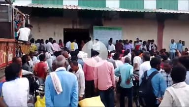 सिंगरौली: मार्क फेड गोदाम कचनी में उर्वरक लेने उमड़ा जन समूह, सुबह 3 बजे से आए कई किसानो को नहीं मिली खाद #jansamasya