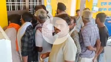 पीपलदा: इटावा क्षेत्र में खाद की किल्लत, डीलर जबरदस्ती दे रहे अटेचमेंट, सरकार के आदेश बेअसर, डीलरों को जारी किया नोटिस