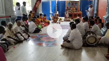 வானூர்: பஞ்சவடி ஆஞ்சநேயர் கோவிலில் அன்புமணியும், அவரது மனைவி சௌமியா இளைய மகளுடன் சாமி தரிசனம்