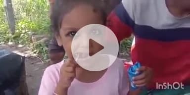 फतुहा: नटवा मोड़ के पास ग्रामीणों ने एक रोती-भटकती बच्ची को डायल-112 पुलिस को सौंपा