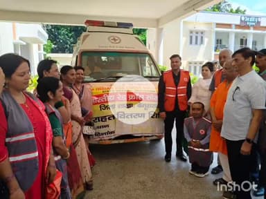 बेगूसराय: समाहरणालय परिसर से डीएम ने बाढ़ राहत वाहन को हरी झंडी दिखाकर किया रवाना