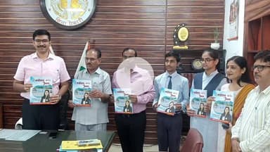 सहारनपुर: कलेक्ट्रेट में जिलाधिकारी ने पीएम श्री स्कूल जवाहर नवोदय विद्यालय की वार्षिक पत्रिका नवोदय प्रभात का विमोचन किया