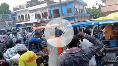 बलरामपुर: बलरामपुर में खाद की किल्लत से भड़के किसानों ने नगर क्षेत्र के पहलवारा में किया जोरदार प्रदर्शन, नेशनल हाइवे किया जाम