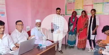 गढ़वा: गढ़वा प्रखंड के तहसील भवन नारायणपुर में फसल बीमा शिविर का आयोजन