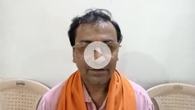 खंडवा नगर: शिवसेना जिला प्रमुख गणेश भावसार ने जनसुनवाई में आवेदन  मांग की है कि बस किराया सूची₹130 इंदौर का राजस्थान बस लेटी है।