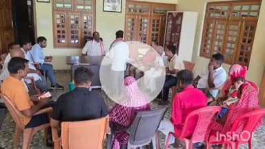 बलरामपुर: गोविंद बाग स्थित कैंप कार्यालय पर सदर विधायक पलटू राम ने जनता दर्शन में सुनीं समस्याएं, यूरिया खाद रहा मुख्य मुद्दा