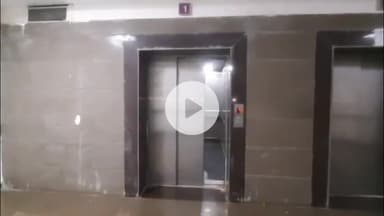 लाडपुरा: मेडिकल कॉलेज अस्पताल की सुपर स्पेशल विंग की लिफ्ट में फंसे एक मरीज को पुलिस जवानों और गार्ड्स ने निकाला बाहर