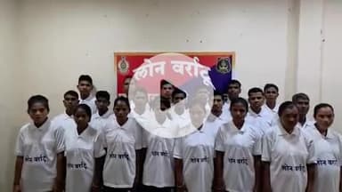 दंतेवाड़ा: पूना मारगेम अभियान और लोन वर्राटू अभियान से प्रभावित होकर 21 माओवादियों ने दंतेवाड़ा एसपी कार्यालय में किया आत्मसमर्पण