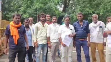 खंडवा नगर: जनसुनवाई में शिकायत लेकर पहुंचे लोगों के साथ मारपीट, आज फिर कलेक्टर से की शिकायत