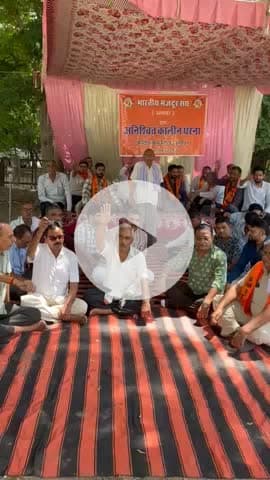 अलवर: अलवर बस स्टैंड पर मुख्य प्रबंधक को हटाने की मांग को लेकर मजदूर संघ ने धरना दिया, अनफिट ड्राइवरों का आरोप