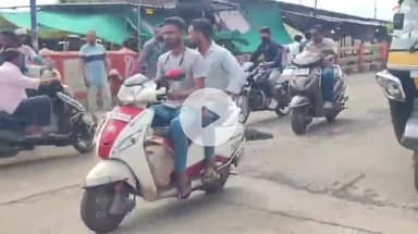 खंडवा नगर: नगर निगम नेता के हंगामे के बाद ओवरब्रिज के गड्ढे भरने का कार्य शुरू