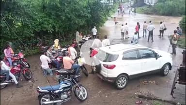 जैसीनगर: जैसीनगर क्षेत्र में भारी बारिश से मसूरहाई-जैसीनगर मार्ग हुआ बंद