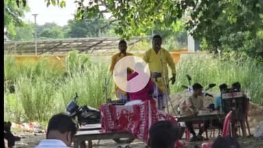 सुल्तानपुर: सुलतानपुर जिले के बंधुआ कला में आल्हा गायन से गूंजा पंडाल, सज्जन मिश्रा की वीर रस से भरी प्रस्तुति ने बांधा समां