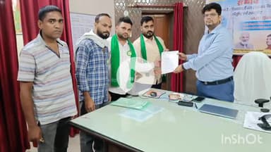 नवाबगंज: घोसियाना स्थित विद्युत उपकेंद्र में भारतीय किसान मजदूर यूनियन दशहरी संगठन ने बिजली की समस्या को लेकर दिया ज्ञापन