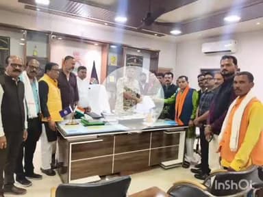 जगदलपुर: भाजपा पार्षद दल ने कोमल सेना व अन्य के खिलाफ एफआईआर दर्ज करने के लिए पुलिस अधीक्षक को दिया आवेदन