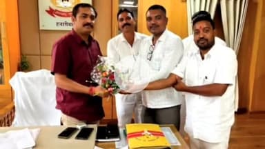 चौपारण: चौपारण मुखिया संघ के अध्यक्ष बिरेन्द्र रजक ने हजारीबाग एसपी से की मुलाकात, कई मुद्दों पर हुई चर्चा