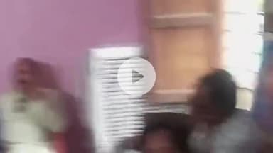 बीना: लिंक रोड स्थित ब्लॉक कांग्रेस कमेटी कार्यालय में पूर्व पीएम की जन्म जयंती मनाई गई, कार्यकर्ता मौजूद रहे