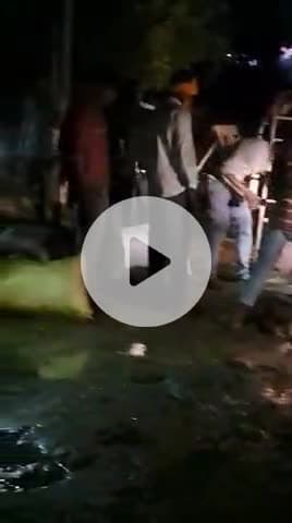 टीकमगढ़: डमरउ बैकुंठी कच्ची सड़क पर हादसा, छोटा हाथी पलटा, मासूम बाल-बाल बचे, गहरी नींद में जिला प्रशासन