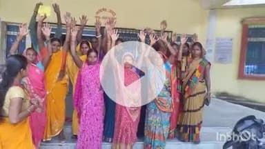 शंभूगंज: विरनौधा गांव में सरकारी भवन बनने से दर्जनो घरों का रास्ता बंद, रास्ते की मांग को लेकर प्रदर्शन