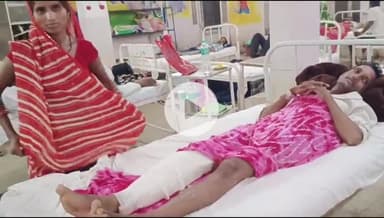 बांसवाड़ा: कड़ेलीया झरना में चलती बाइक चालक समेत झरने में गिरी, पैर पर लगी चोट