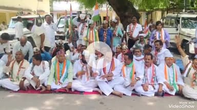 मिर्ज़ापुर: बाढ़ से प्रभावित 363 गांव के किसानों को मुआवजा दिलाने के लिए कांग्रेस ने कलेक्ट्रेट में किया प्रदर्शन