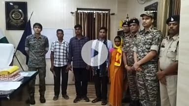 कोंडागांव: कोंडागांव में नक्सली दंपति सहित 22 लाख के इनामी चार नक्सलियों ने पुलिस अधीक्षक कार्यालय में किया आत्मसमर्पण