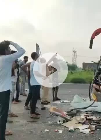 अलवर: दिल्ली-मुंबई एक्सप्रेस वे पर बस और कंटेनर की भीषण भिड़ंत में बस ड्राइवर की मौत, 20 से अधिक सवारी घायल