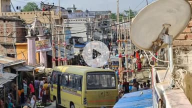 परिहार: परिहार में नल-जल संकट से नाराज़ ग्रामीणों ने बुधवार को किया सड़क जाम