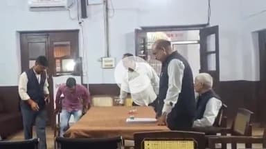 बहराइच: जिला बार एसोसिएशन सभागार में महिला अधिवक्ता के निधन पर आयोजित शोक सभा में अधिवक्ताओं ने अर्पित की भावभीनी श्रद्धांजलि