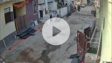 किशनगढ़: आजाद नगर क्षेत्र जांगिड़ धर्मशाला के सामने दो मंजिला मकान से केबल का काम करते समय युवक गिरा, सीसीटीवी फुटेज वायरल