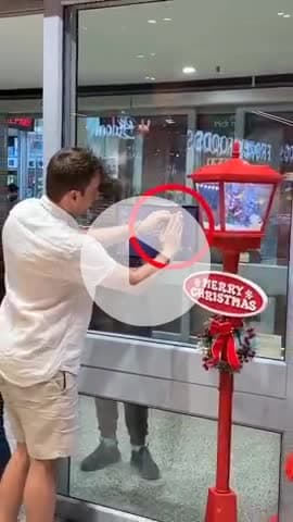 कभी देखा है ऐसा वीडियो 😘😘😘
#ytshorts#magictrick#fun#magician#viral#shorts#