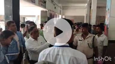 कहरा: डीआरएम ने सहरसा जंक्शन के टिकट काउंटर, शौचालय और अमृत भारत योजना के तहत बन रहे नए स्टेशन का निरीक्षण किया