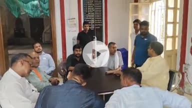 मिर्ज़ापुर: नगर के घंटाघर परिसर में नगर पालिका अध्यक्ष श्याम सुंदर केसरी ने जनता दरबार में फरियादियों की सुनी फरियाद, दिए आदेश