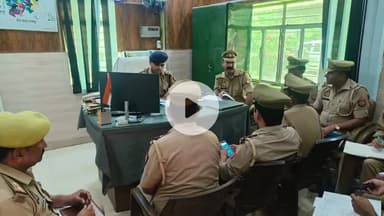 नौगावां सादात: अमरोहा एसपी अमित कुमार आनंद के आदेश पर नौगांवा थाने में सीओ ने उप निरीक्षक के साथ बैठक का आयोजन किया