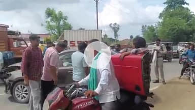 धनौरा: बछरायूं में तेज रफ्तार ट्रक और कार की आमने-सामने भिड़ंत, कार चालक घायल