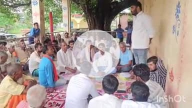 भभुआ: मीरिया पंचायत में सैकड़ों मतदाताओं के नाम काटे जाने पर मौके पर पहुंचे बसपा के प्रदेश महासचिव