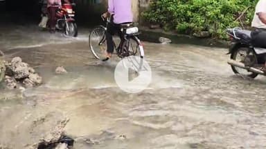 बीना: साइन धाम कॉलोनी स्थित अंडर ब्रिज के गड्ढे बने चालकों के लिए मुसीबत, जाम में फंसी विधायक की गाड़ी #jansamasya