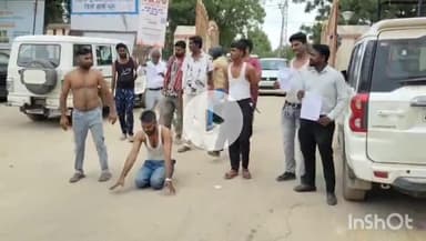 चूरू: चूरू में अर्धनग्न होकर किया विरोध प्रदर्शन, घुटनों के बल चलकर किया प्रदर्शन