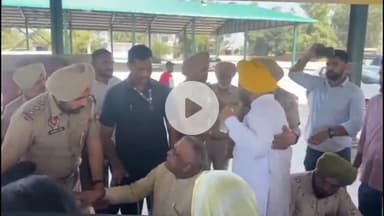 ਆਦਮਪੁਰ: ਸਾਬਕਾ ਸੰਸਦ ਸੁਸ਼ੀਲ ਕੁਮਾਰ ਰਿੰਕੂ ਅਤੇ ਸਾਬਕਾ ਵਿਧਾਇਕ ਕੇਡੀ ਭੰਡਾਰੀ ਨੂੰ ਹਿਰਾਸਤ ਵਿੱਚ ਲੈਣ ਤੋਂ ਬਾਅਦ ਆਦਮਪੁਰ ਥਾਣੇ ਦੇ ਬਾਹਰ ਆਗੂਆਂ ਨੇ ਦਿ