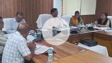 जगदलपुर: संभागीय अधिकारियों की बैठक में योजनाओं के क्रियान्वयन में बेहतर प्रदर्शन के लिए कमिश्नर डोमन सिंह ने दिए निर्देश