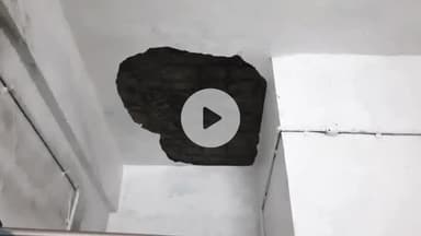 जैसीनगर: जैसीनगर अस्पताल जर्जर, वार्डों में छत से टपक रहा पानी, प्रसूति वार्ड में जगह-जगह से प्लास्टर गिर रहा