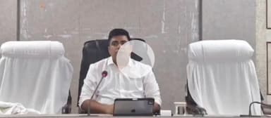 दंतेवाड़ा: कलेक्ट्रेट में खनिज एवं जिला व्यापार उद्योग केन्द्र की हुई समीक्षा बैठक